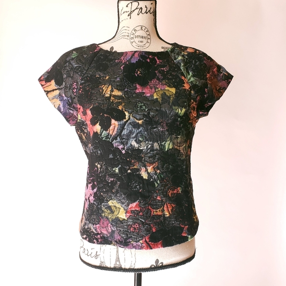 Alice + Olivia Floral Embroidered Short Sleeve Top - Picture 4 of 14